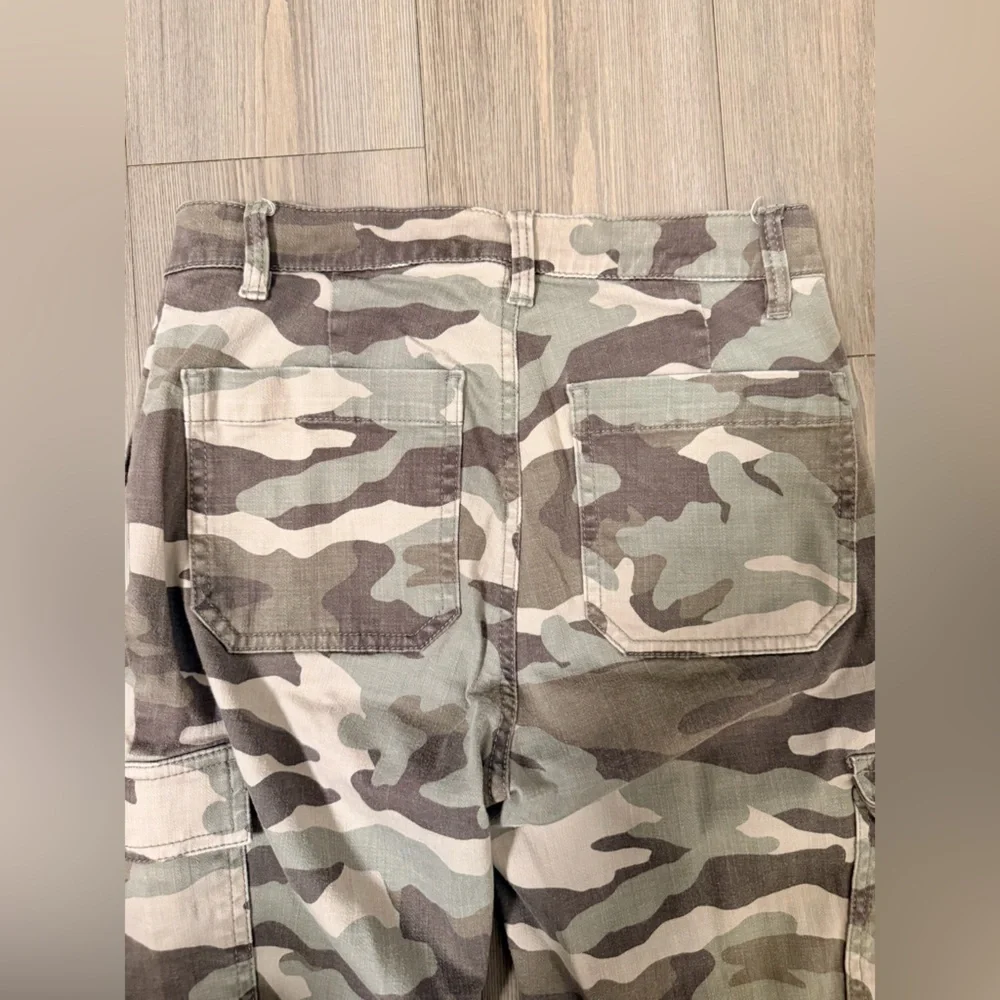 J. Crew Vintage Straight Cargo Pants in Camo Women’s size 25